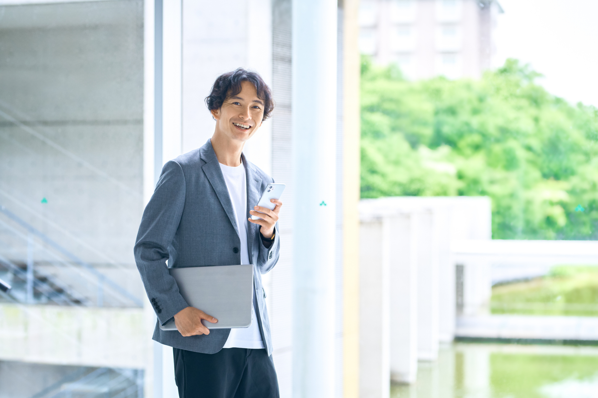 コインランドリー経営は注目の副業！費用相場や成功のポイントを解説