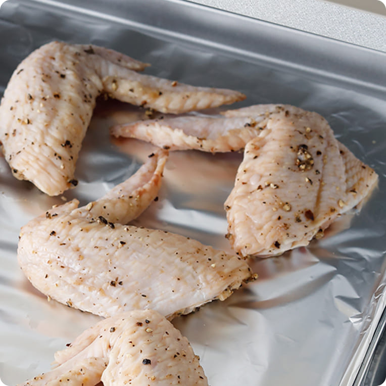 天板に皮目を上にして並べ、230℃で15分焼く。