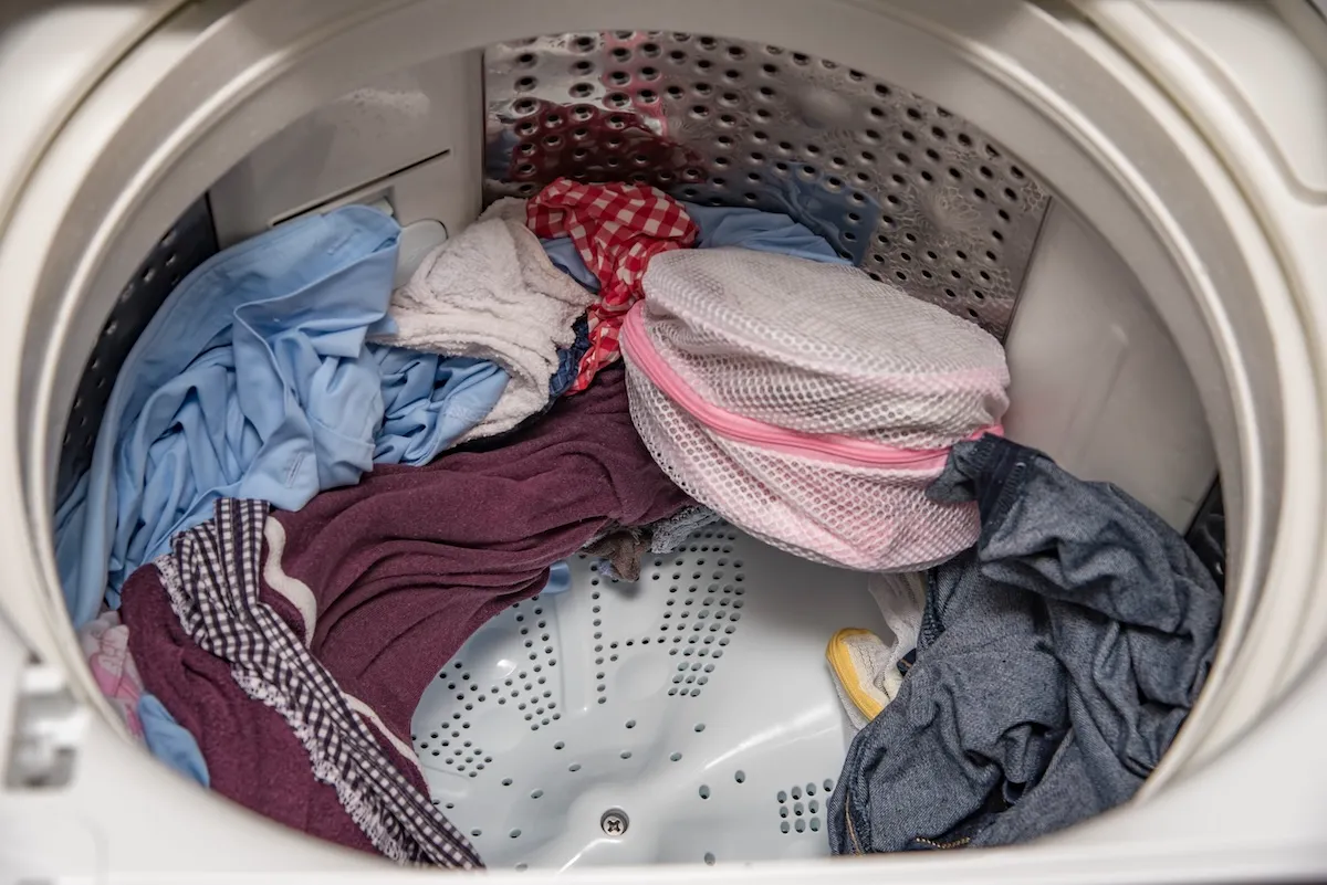 洗濯物が偏って停止した洗濯機