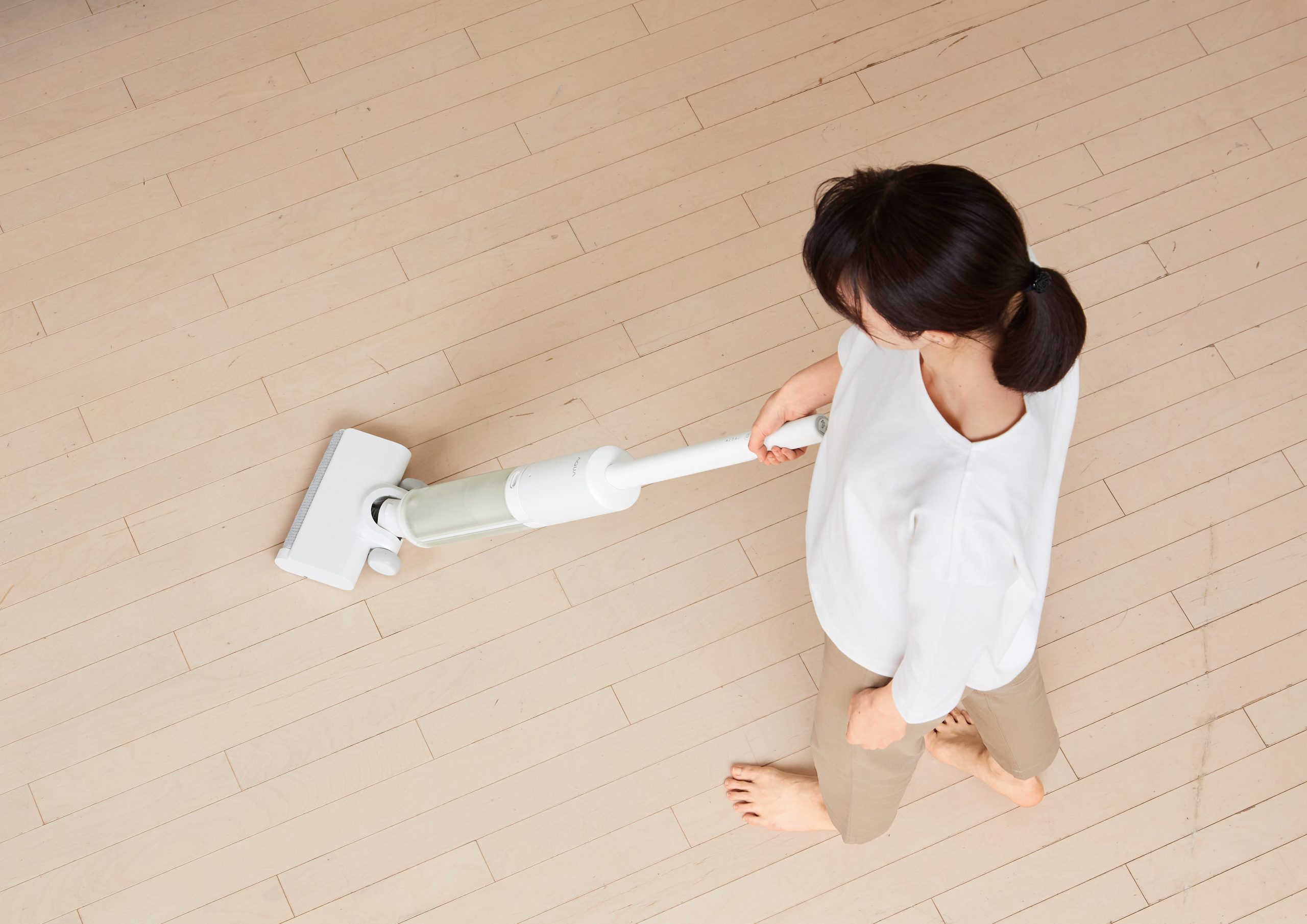 最近話題の水拭きもできる掃除機とは？種類や選び方からおすすめ商品までご紹介 | アクア株式会社(AQUA)