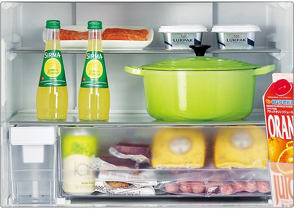 全段強化処理ガラス棚を採用
